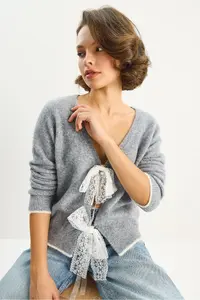 Bianco Lucci Women's V-Neck Bow Accessory Closure Knitwear Cardigan 9056 - Image 3