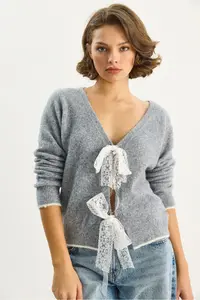 Bianco Lucci Women's V-Neck Bow Accessory Closure Knitwear Cardigan 9056 - Image 4