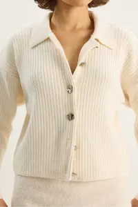 Bianco Lucci Women's Shirt Collar Button Detailed Knitted Knitwear Cardigan - Image 4