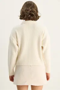 Bianco Lucci Women's Shirt Collar Button Detailed Knitted Knitwear Cardigan - Image 8