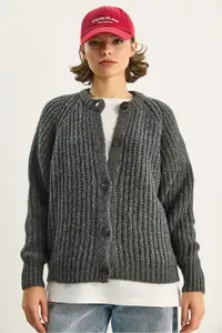 Bianco Lucci Women's Thick Knitted Crew Neck Knitwear Cardigan - Image 2