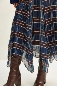 Bianco Lucci Women's Plaid Patterned Wrinkle Effect Lined Midi Chiffon Skirt - Image 7