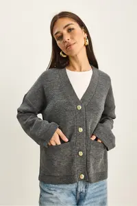 Bianco Lucci Women's Buttoned Pocket Detailed V-Neck Long Sleeve Knitwear Cardigan - Image 4