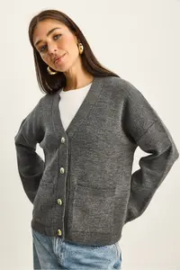 Bianco Lucci Women's Buttoned Pocket Detailed V-Neck Long Sleeve Knitwear Cardigan - Image 5