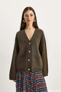 Bianco Lucci Women's Buttoned Pocket Detailed V-Neck Long Sleeve Knitwear Cardigan - Image 4