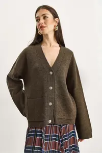 Bianco Lucci Women's Buttoned Pocket Detailed V-Neck Long Sleeve Knitwear Cardigan - Image 5