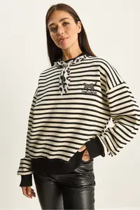 Bianco Lucci Women's Scarf Detailed Leopard Embroidered Striped Three Thread Raised Oversized Sweatshirt 6973 - Image 3