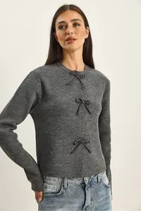 Bianco Lucci Women's Pearl Bow Accessory Knitwear Cardigan - Image 3