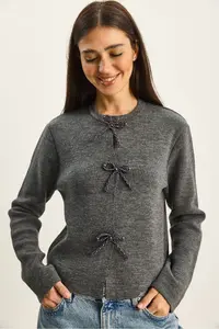 Bianco Lucci Women's Pearl Bow Accessory Knitwear Cardigan - Image 4