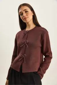 Bianco Lucci Women's Pearl Bow Accessory Knitwear Cardigan - Image 2
