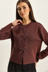 Bianco Lucci Women's Pearl Bow Accessory Knitwear Cardigan - Image 3