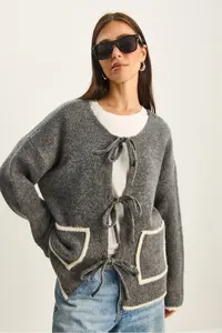 Bianco Lucci Women's Front Tie Pocket Detailed Knitwear Cardigan - Image 4