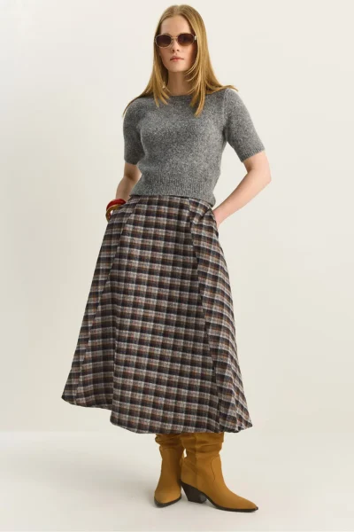 60283870-BROWN_1