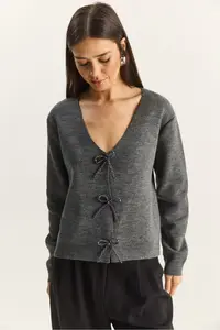 Bianco Lucci Women's Pearly Bow Accessory V-Neck Knitwear Cardigan - Image 3