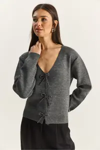 Bianco Lucci Women's Pearly Bow Accessory V-Neck Knitwear Cardigan - Image 4