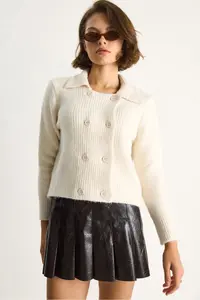 Bianco Lucci Women's Polo Collar Buttoned Soft Cardigan 255252 - Image 5