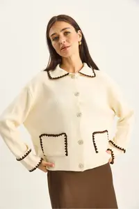 Bianco Lucci Women's Polo Collar Pocket Detailed Shepherd Stitched Knitwear Cardigan - Image 4