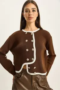 Bianco Lucci Women's Gold Button Detailed Asymmetrical Cut Knitwear Cardigan - Image 3