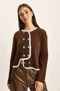 Bianco Lucci Women's Gold Button Detailed Asymmetrical Cut Knitwear Cardigan - Image 4