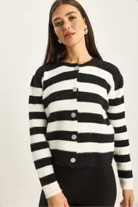 Bianco Lucci Women's Striped Crew Neck Bearded Knitwear Cardigan - Image 4