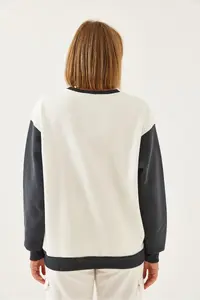 Bianco Lucci Women Printed fragmented Sweatshirt - Image 4