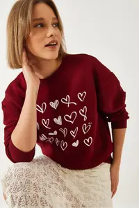 Bianco Lucci Women Heart Printed Basic Sweatshirt - Image 4