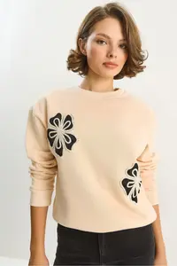Bianco Lucci Women's Crew Neck Floral Embroidered Three Thread Ribbon Sweatshirt - Image 3