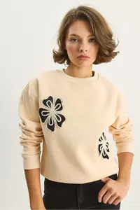 Bianco Lucci Women's Crew Neck Floral Embroidered Three Thread Ribbon Sweatshirt - Image 5