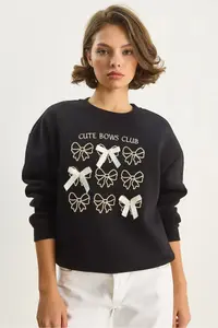 Bianco Lucci Women's Bow Embroidered Ribbon Accessory Three Thread Ribbon Sweatshirt - Image 4