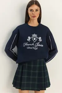 Bianco Lucci Women's Crew Neck Embroidered Three Thread Raised Sweatshirt