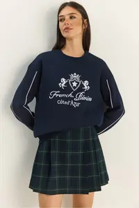 Bianco Lucci Women's Crew Neck Embroidered Three Thread Raised Sweatshirt - Image 3