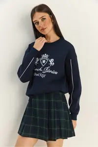 Bianco Lucci Women's Crew Neck Embroidered Three Thread Raised Sweatshirt - Image 5