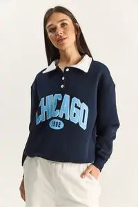 Bianco Lucci Women's Polo Shirt Neck Chicago Printed Three Thread Raised Sweatshirt - Image 2