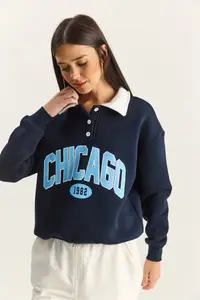 Bianco Lucci Women's Polo Shirt Neck Chicago Printed Three Thread Raised Sweatshirt - Image 3