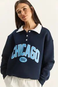 Bianco Lucci Women's Polo Shirt Neck Chicago Printed Three Thread Raised Sweatshirt - Image 4