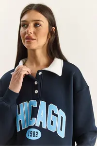 Bianco Lucci Women's Polo Shirt Neck Chicago Printed Three Thread Raised Sweatshirt - Image 5