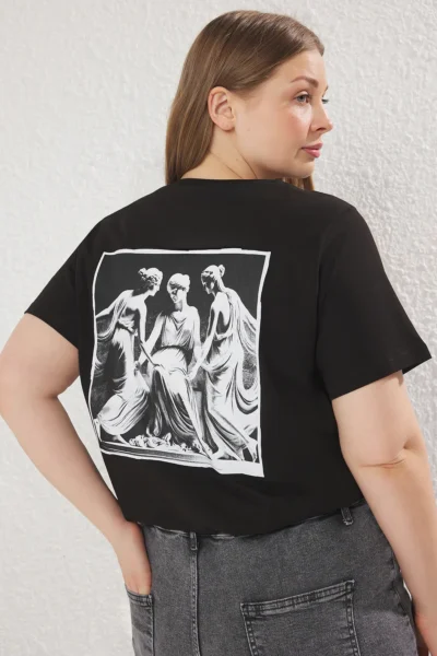 Trendyol Curve Black Crew Neck Rönesans Printed Relaxed Fit Plus Size T-Shirt
