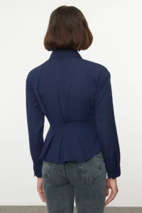 TRENDYOLMİLLA Dark Navy Fitted/Bele Oturan Weaving Shirt - Image 5