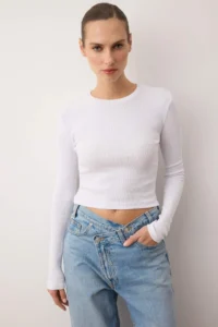 TRENDYOLMİLLA Black-White 2 Sets Package Fitted Crew Neck Crop Ribbed Flexible Knitting Blouse - Image 5
