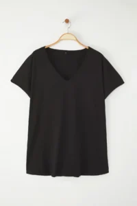 Trendyol Curve Black V-neck LONG Size Plus Size T-Shirt - Image 5