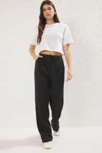 TRENDYOLMİLLA Black*001 Straight/Plain Kesim Pilili Weaving Dress Pants - Image 3