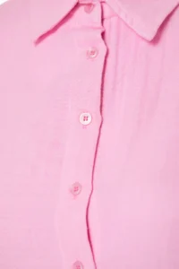 TRENDYOLMİLLA Pink Weaving 100% Cotton Beach Crop Shirt - Image 8