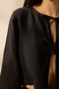 TRENDYOLMİLLA Black Weaving Binding Detailed 100% Linen Beach Crop Shirt - Image 3
