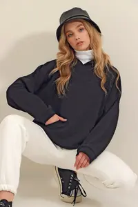 Trend Alaçatı Stili Women's Black Hooded Kangaroo Pocket 3 Thread Thick Sweatshirt - Image 2