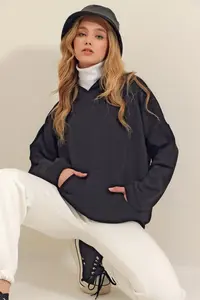 Trend Alaçatı Stili Women's Black Hooded Kangaroo Pocket 3 Thread Thick Sweatshirt - Image 3