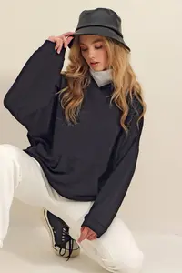 Trend Alaçatı Stili Women's Black Hooded Kangaroo Pocket 3 Thread Thick Sweatshirt - Image 4