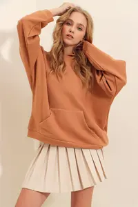 Trend Alaçatı Stili Caramel Hooded 3 Thread Thick Sweatshirt with Kangaroo Pocket - Image 2