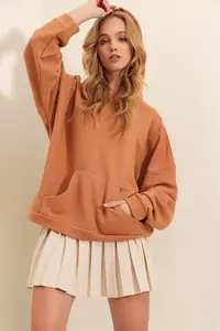 Trend Alaçatı Stili Caramel Hooded 3 Thread Thick Sweatshirt with Kangaroo Pocket - Image 3