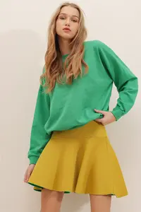 Trend Alaçatı Stili Women's Dark Green Crew Neck Oversized Basic Sweatshirt - Image 2