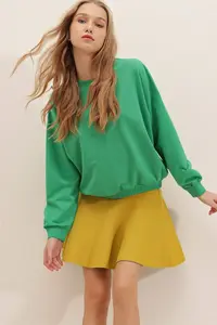 Trend Alaçatı Stili Women's Dark Green Crew Neck Oversized Basic Sweatshirt - Image 4